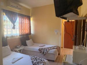 a hotel room with two beds and a window at Philly-Wen Guesthouse in Schweizer-Reineke