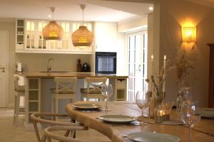 a kitchen with a wooden table with wine glasses at Ferienhaus in idyllischer Lage - Ankommen & durchatmen in Humptrup