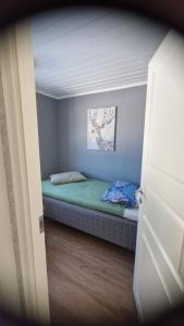 a small bedroom with a bed in a room at Säbytorp in Kil