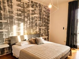 a bedroom with a bed with a black and white wall at hotel al palazat in Cavasso Nuovo