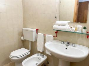 a bathroom with a toilet and a sink at hotel al palazat in Cavasso Nuovo