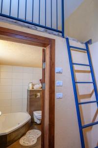 a bathroom with a bunk bed with a toilet and a tub at Even Vanof - אבן ונוף in Safed