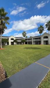an office building with palm trees in the foreground at Disney Studio 2 Queens & Shuttle in Kissimmee