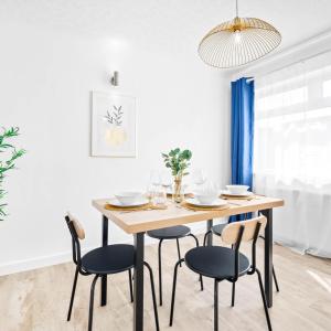 a dining room with a wooden table and chairs at Stylish 3 Bedroom House - King Size Beds - 5 Guests - Garden & Parking 4VC in Minworth
