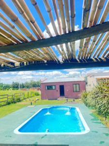 an overhead view of a swimming pool with a roof at El Cardo in General Belgrano