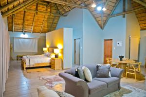 a living room with a couch and a bed at Collen Pillar Hotels, Windsor Royale in Athol