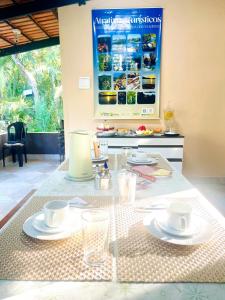 a table with cups and saucers on top of it at Céu da Terra in Colinas Do Sul