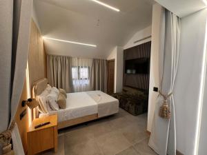 a hotel room with a bed and a television at ND Hoteles in Valdemoro +43 photos