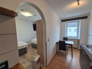a small room with a table and a bedroom at Apartment Krummnußbaum, Donau & Wachau in Krumnussbaum an der Donauuferbahn