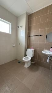 a bathroom with a toilet and a sink at Homestay Azizi in Seri Iskandar