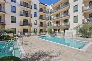 an apartment with a swimming pool and a building at Sentral Old Town in Scottsdale