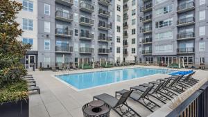 an image of a swimming pool at a apartment complex at Sentral SoBro in Nashville