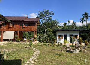 a house with a garden in front of it at Namosototie in Ranong