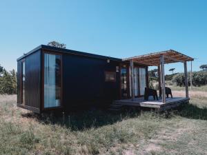 a black tiny house with a gazebo at Serena - Tini Houses - in Mar de las Pampas