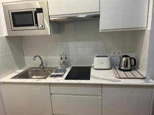 Cuina o zona de cuina de Born Studio minimum stay 30 nights, by PriorityVillas