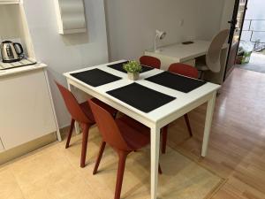 Cuina o zona de cuina de Born Studio minimum stay 30 nights, by PriorityVillas