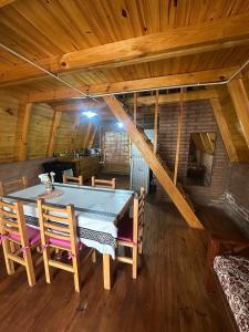 a dining room with a table and chairs in a cabin at Ventana al Champaqui in Yacanto