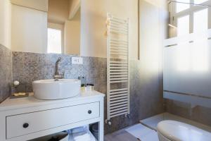 a bathroom with a sink and a toilet at Casa Scioli in Caraglio +7 photos