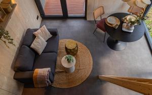 an overhead view of a living room with a couch and a table at Tinyhouse luxe met privé hottub in Meerssen +6 photos