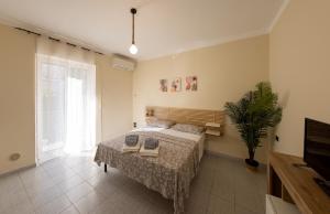 a bedroom with a bed and a potted plant at Residence Rodi in Alassio