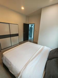 a bedroom with a large white bed in a room at jessi house pool in Ban Nok +12 photos