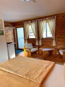 a bedroom with a bed and a table and chairs at HerbergeZumBrieselang in Brieselang