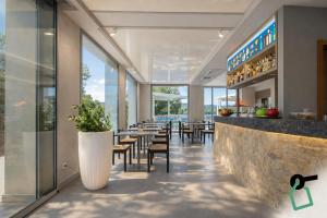 a restaurant with a bar with tables and chairs at Hotiday Lerici Trebiano in Lerici