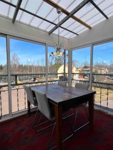 a dining room with a table and chairs and windows at Lägenhet centralt i Mora in Mora +30 photos