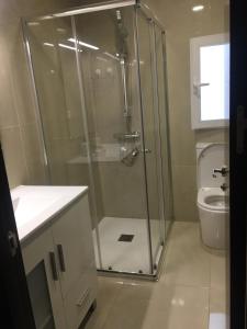 a bathroom with a shower and a toilet at Para, Descansa, Siente el mar - bienvenido a Cullera in Cullera +14 photos