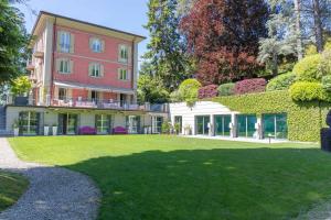an exterior view of a building with a yard at Villa Artemisia by MyVillaCollection in Lenno