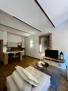 a living room with a couch and a kitchen at Residenza Corrado in Mantova