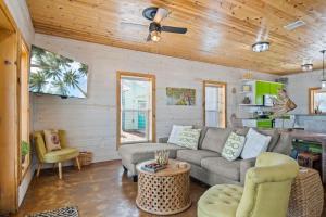 a living room with a couch and a table at La Concha Cottage in Port Aransas
