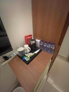 a room with a desk with a coffee maker and water bottles at شقير للغرف الفندقية 1 in Medina +16 photos