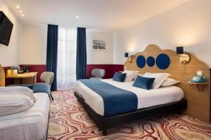 a hotel room with a large bed with blue mirrors at Best Western Hotel Lakmi Nice in Nice
