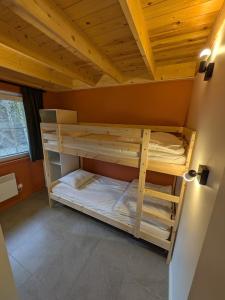 a bunk bed room with two bunk beds in it at Au Bois Chantant in Somme-Leuze