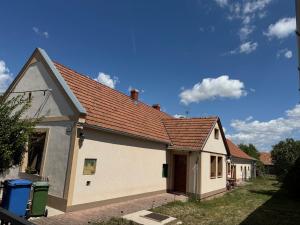 a white house with a red roof at La Casa de Nido - Mini Studio in Veszprémfajsz