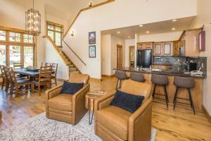 a living room with a bar and a kitchen at Alpenglow Condo 36A in Big Sky