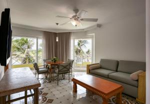 a living room with a couch and a table at Hotel Las Americas Casa de Playa in Cartagena de Indias
