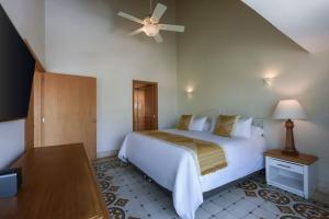 a bedroom with a bed and a ceiling fan at Hotel Las Americas Casa de Playa in Cartagena de Indias +36 photos