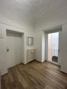 an empty room with a door and a window at Grelios stanze preziose in Guardiagrele +56 photos