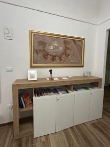 a room with a table with a book shelf at Grelios stanze preziose in Guardiagrele