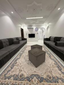 a large living room with couches and a tv at النبلاء الفضي in Medina