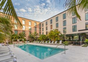 a hotel with a swimming pool in front of a building at Hotel Haya in Tampa
