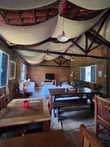 a living room with a table and a couch at Pousada das Estrelas in Areal
