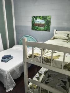 a room with two bunk beds and a painting at Hospedagem Maranata in Santo André