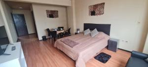a bedroom with a large bed and a dining room at Monoambiente céntrico 02 in Asunción