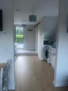 a room with a kitchen with a washing machine at Peter's Loft in Melbourne Bridge +1 photo