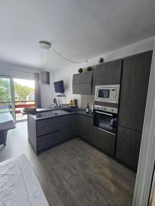 a kitchen with a stove and a microwave at BENNY'S MOUNTAIN b&b in Pescocostanzo