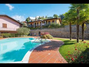 a swimming pool in the yard of a house at Residenz Fontana mit Pool in San Zeno di Montagna