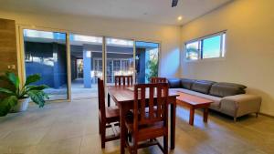 a living room with a table and a couch at Casa Celeste in Playa Pelada